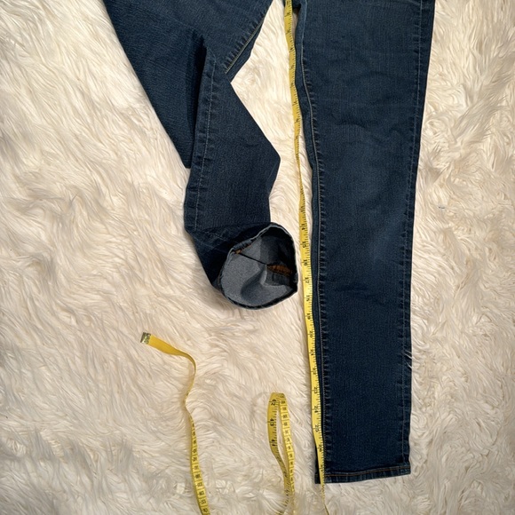 Lucky Brand jeans - Picture 2 of 3